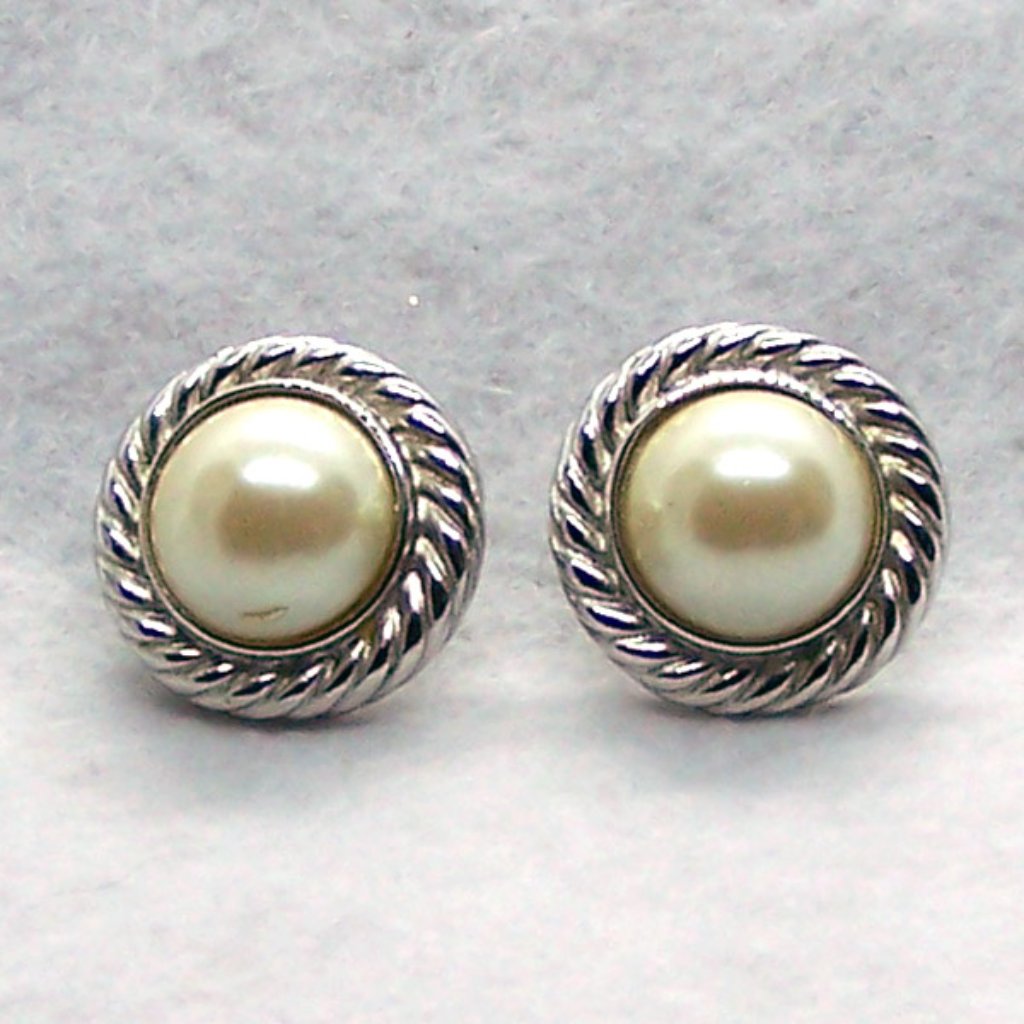 1970 Richelieu Post Earrings Faux Pearl And Silver Tone 20$